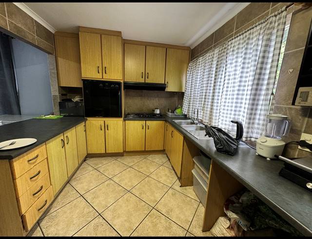 5 BEDROOM FREESTANDING FOR SALE IN TABLE VIEW
